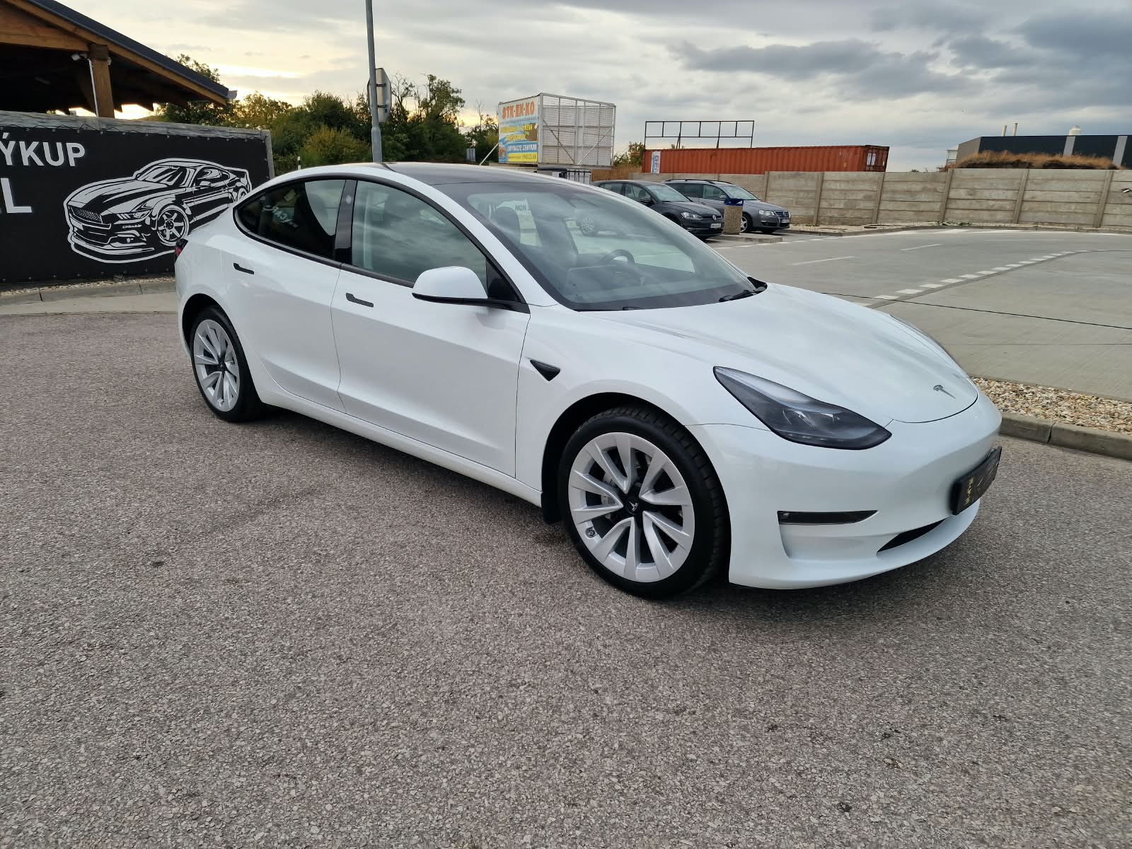 
								Tesla Model 3 Long Range Dual Motor + Ťažné full									