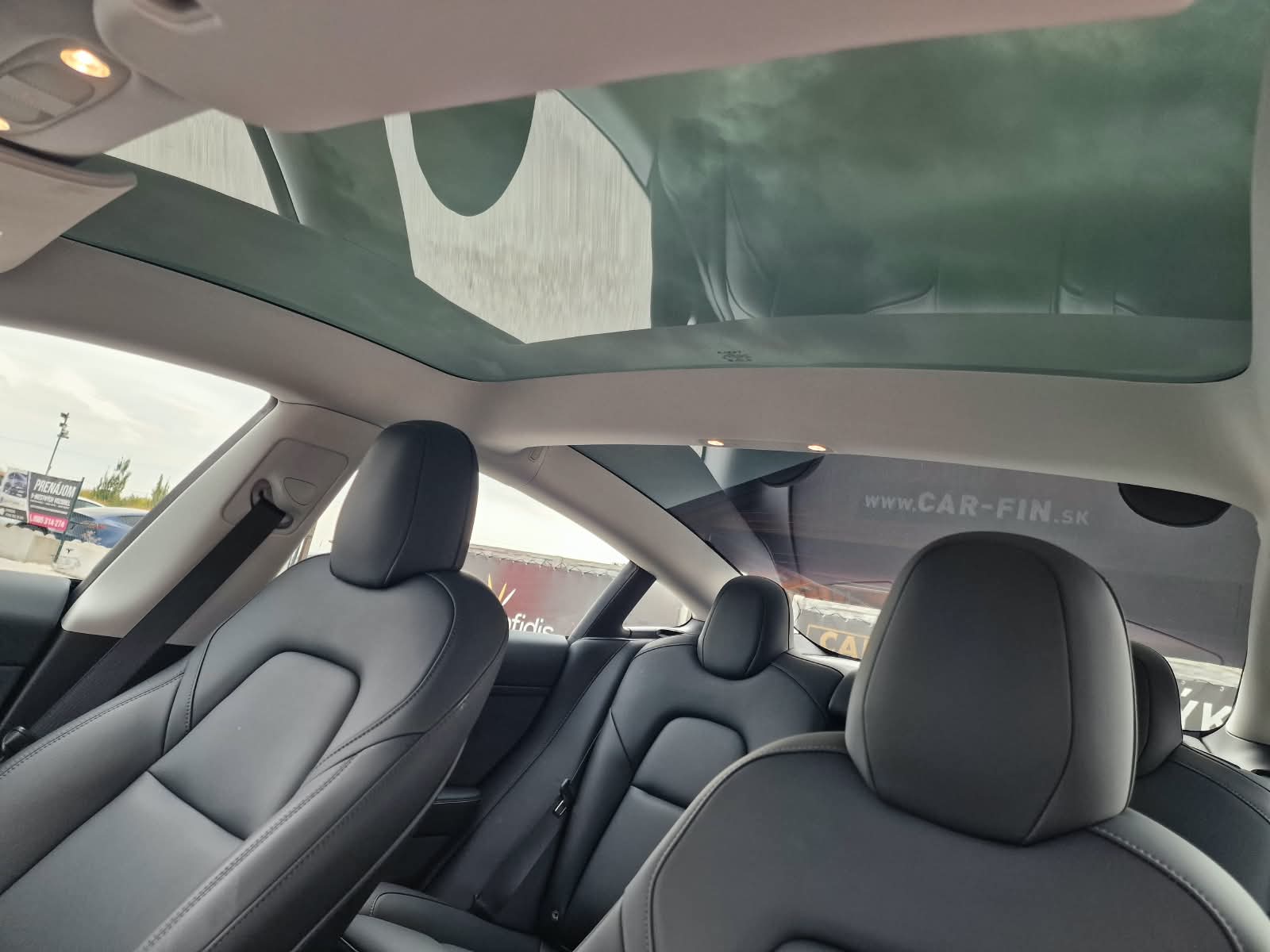 
								Tesla Model 3 Long Range Dual Motor + Ťažné full									