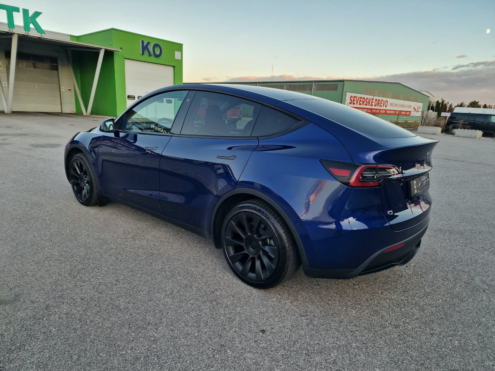 
								Tesla Model Y Standard Range RWD 60kWh s ťažným full									