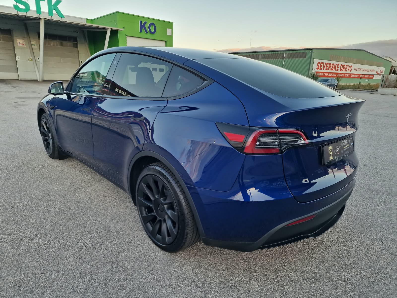 
								Tesla Model Y Standard Range RWD 60kWh s ťažným full									