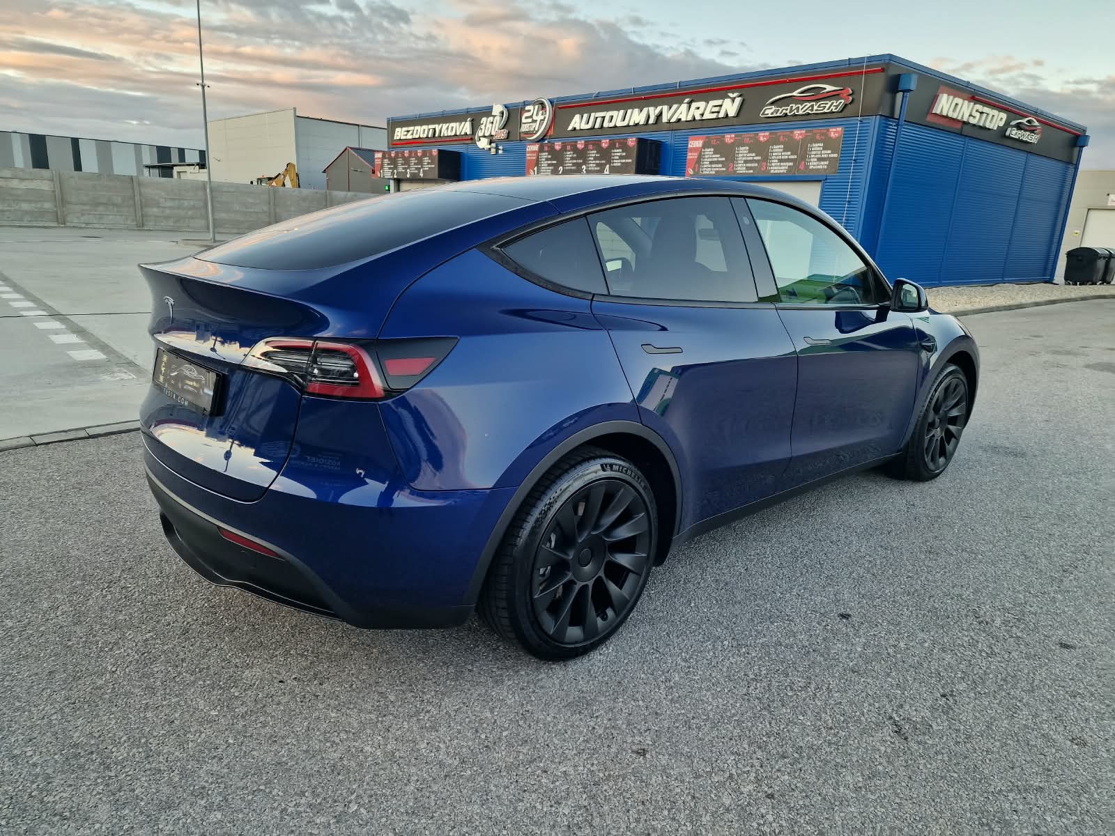 
								Tesla Model Y Standard Range RWD 60kWh s ťažným full									