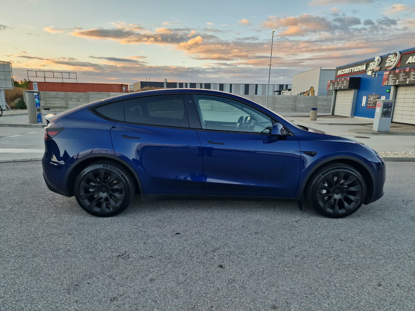 
								Tesla Model Y Standard Range RWD 60kWh s ťažným full									