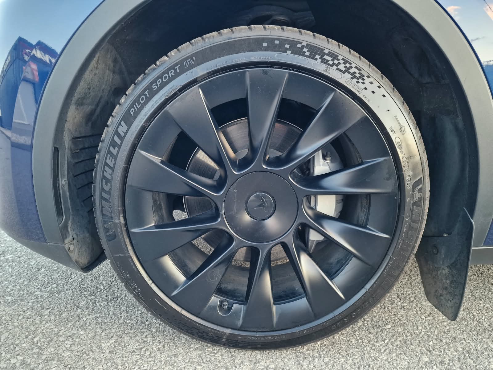 
								Tesla Model Y Standard Range RWD 60kWh s ťažným full									